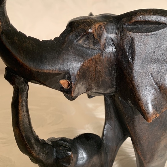 Ebonywood hand car from Kenya elephant with baby. - Picture 2 of 4